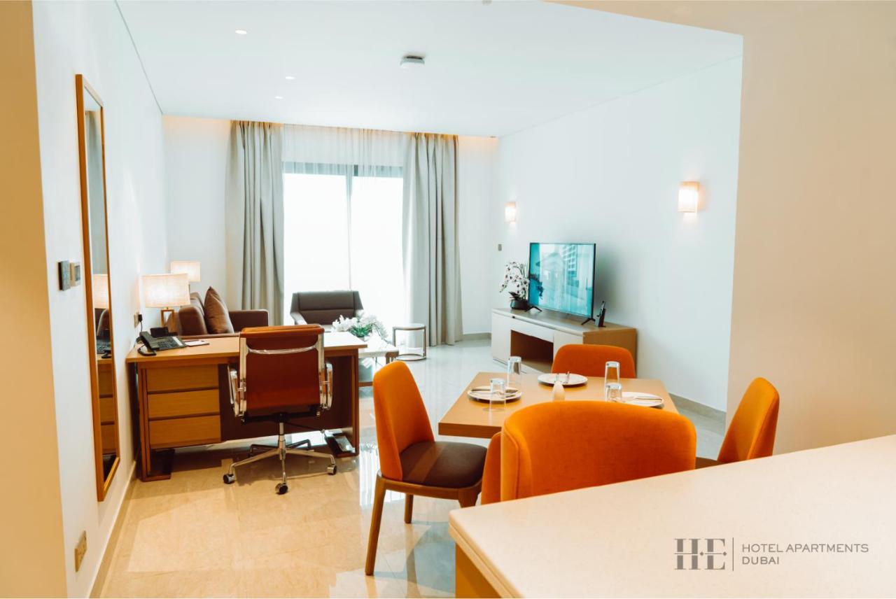 He Hotel Apartments Dubái Habitación foto A living room at the hotel