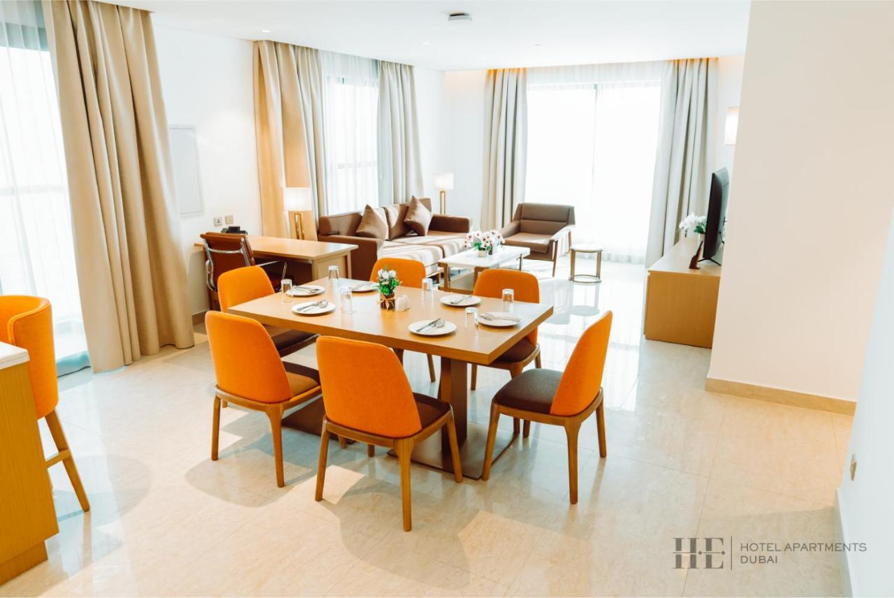 He Hotel Apartments Dubái Habitación foto A living room at the hotel